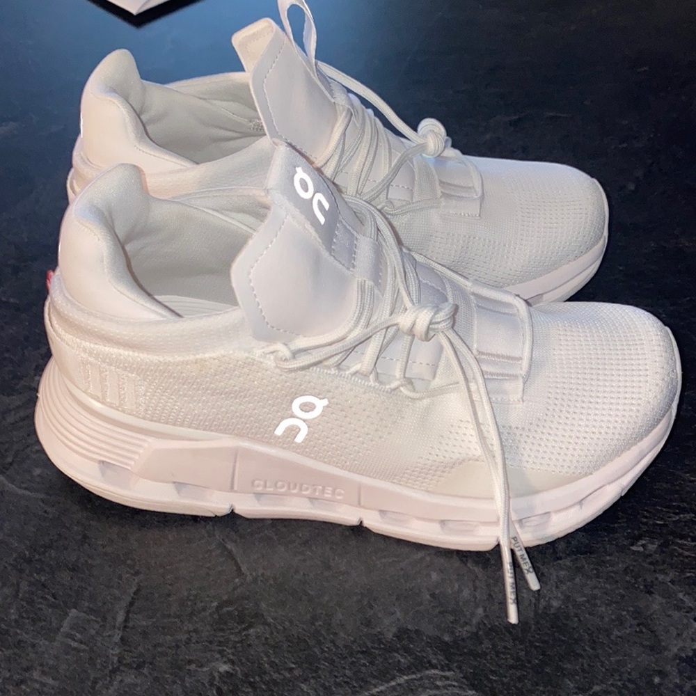 New oncloud shoes , worn once